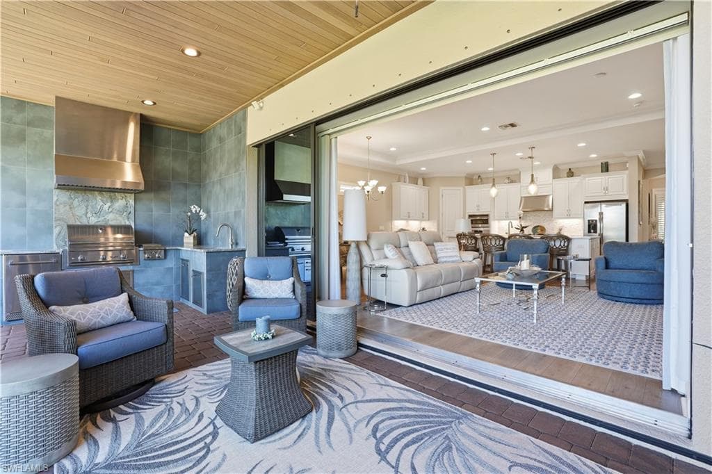 8665 Dilillo CT, NAPLES FL 34119-19