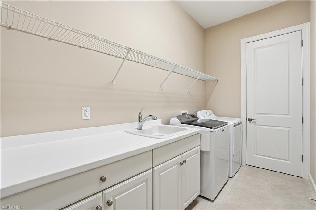 8665 Dilillo CT, NAPLES FL 34119-18