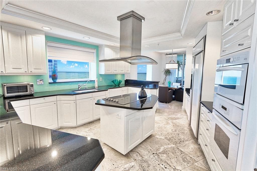 8665 Bay Colony DR 901-6