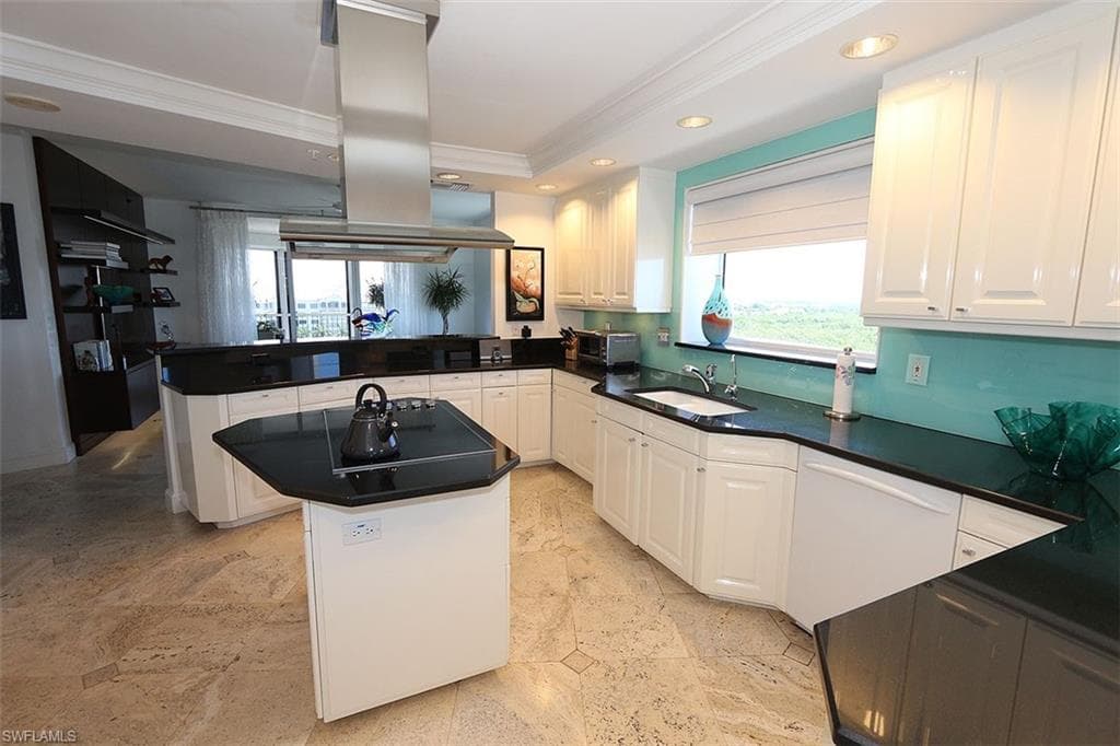 8665 Bay Colony DR 901-32