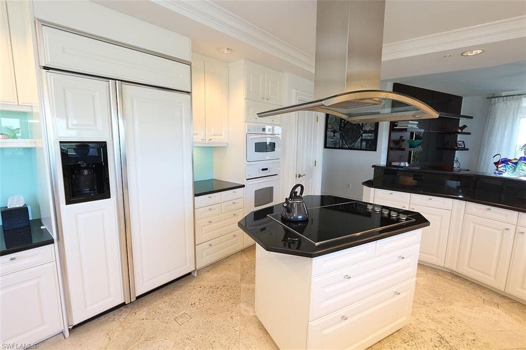 8665 Bay Colony DR 901-33