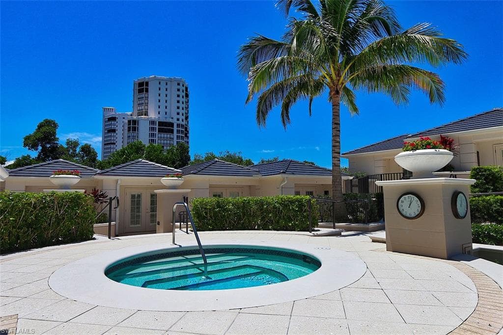8665 Bay Colony DR 901-41