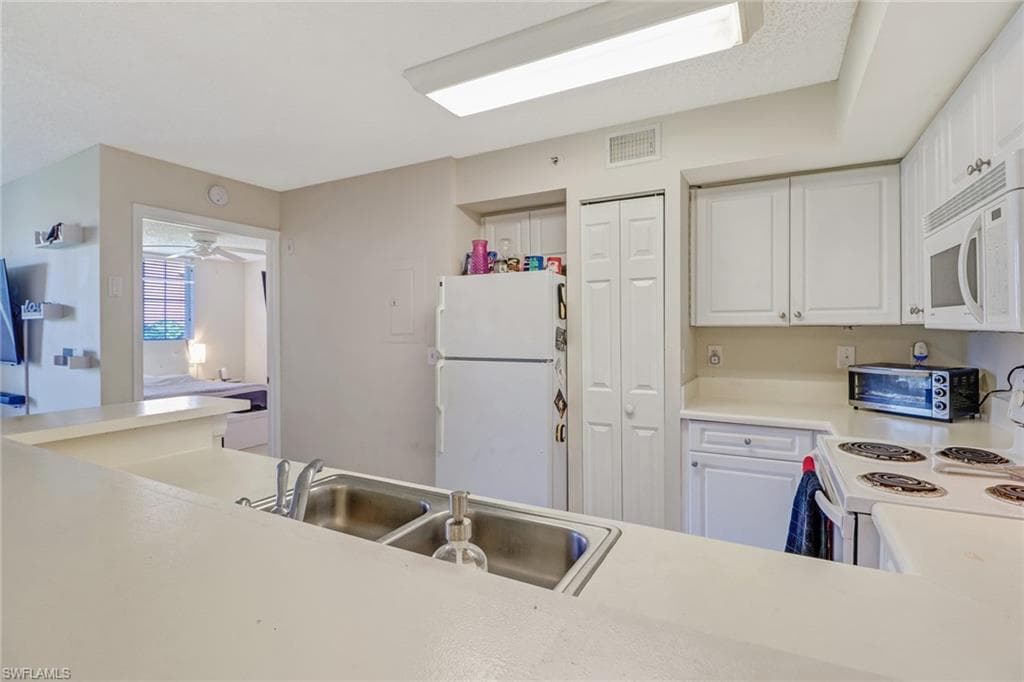 1265 Wildwood Lakes BLVD # 106, NAPLES FL 34104-5