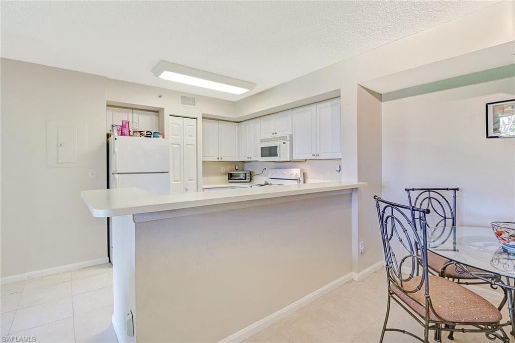 1265 Wildwood Lakes BLVD # 106, NAPLES FL 34104-2