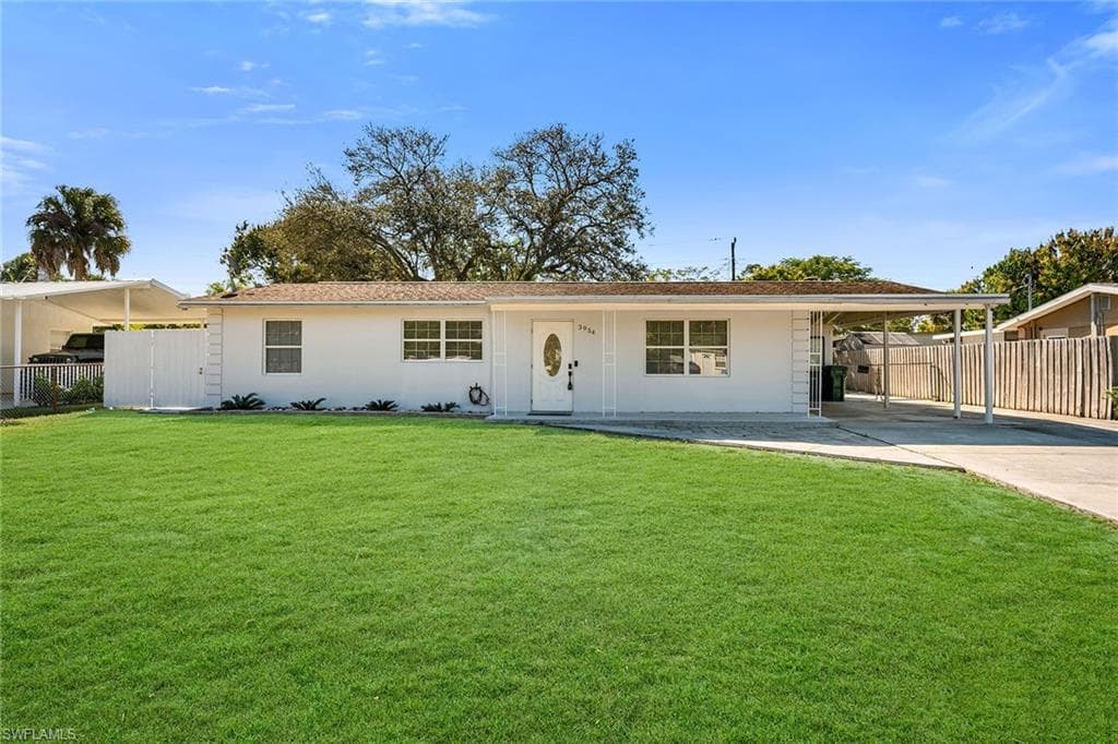 3954 Coconut CIR N, NAPLES FL 34104-1