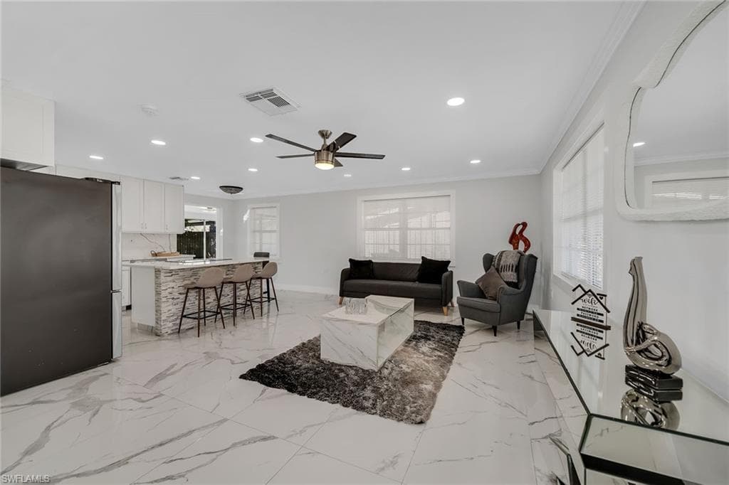 3954 Coconut CIR N, NAPLES FL 34104-5