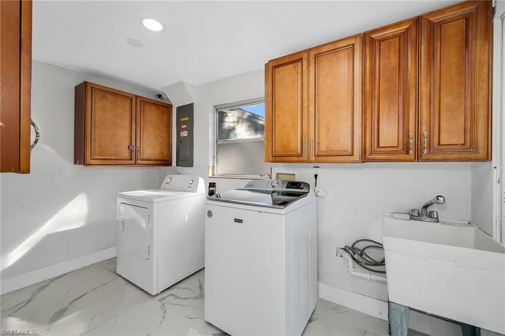 3954 Coconut CIR N, NAPLES FL 34104-21