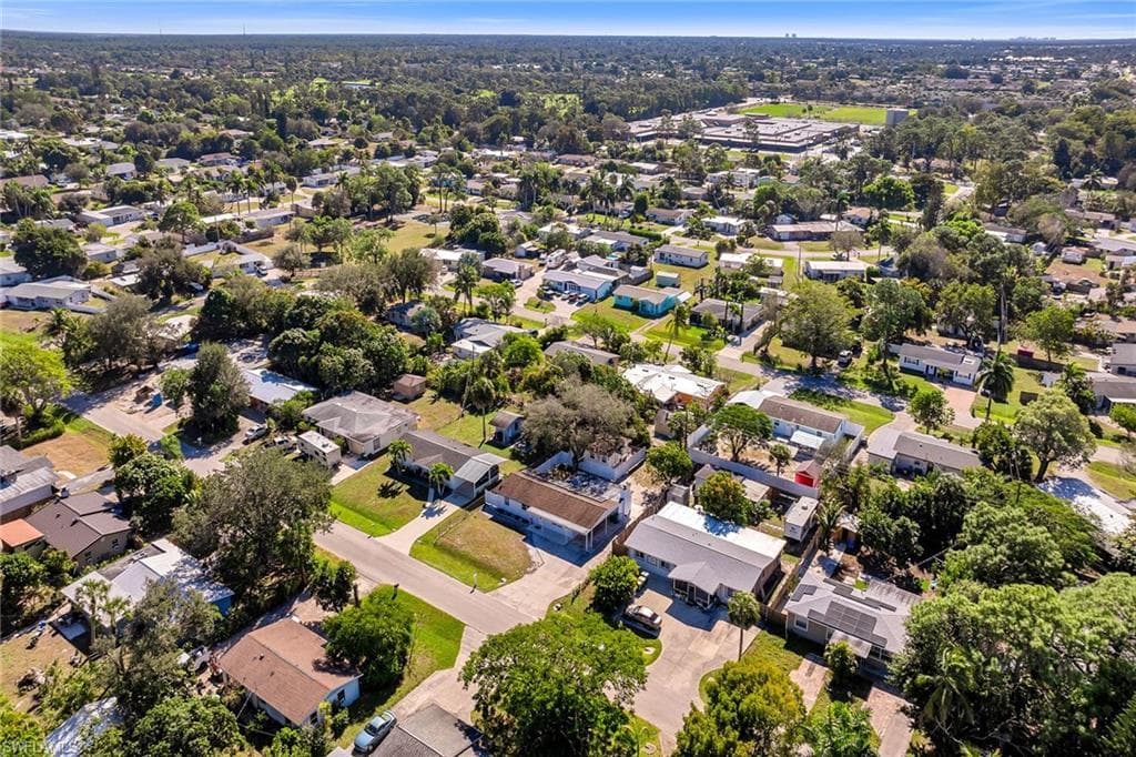 3954 Coconut CIR N, NAPLES FL 34104-35