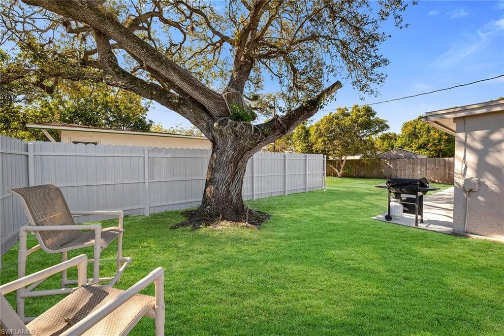 3954 Coconut CIR N, NAPLES FL 34104-30