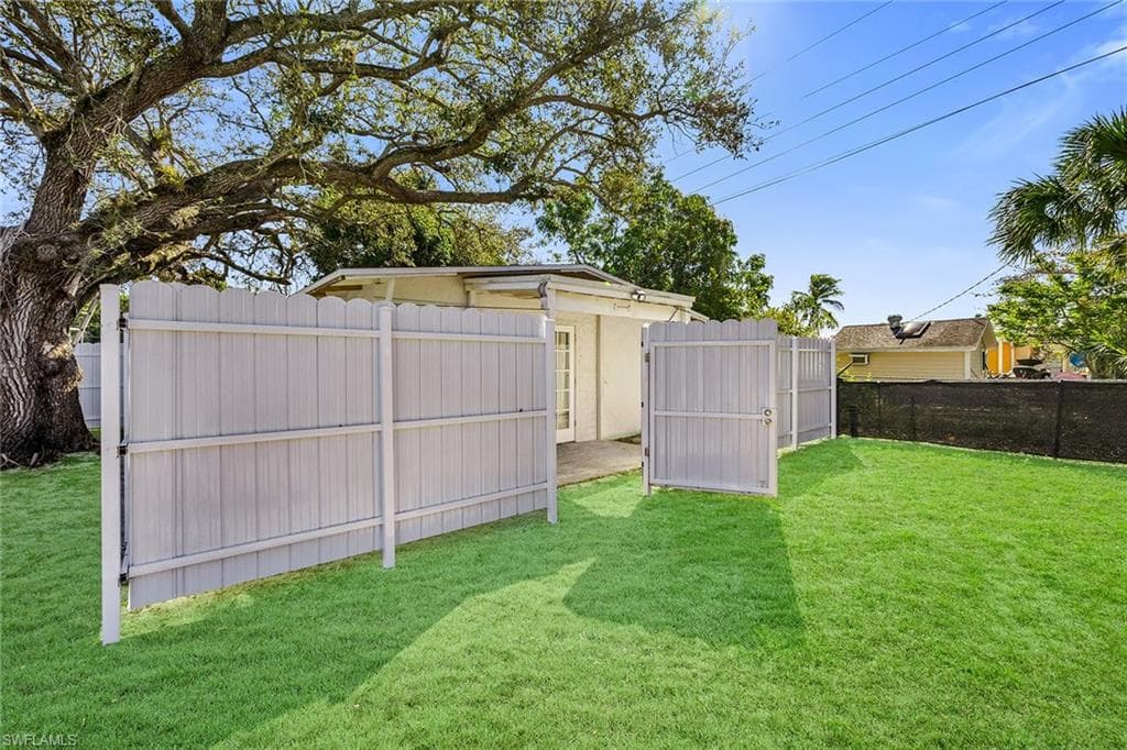 3954 Coconut CIR N, NAPLES FL 34104-24