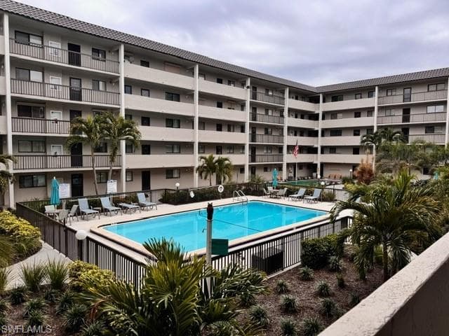 2121 Collier AVE # 220, FORT MYERS FL 33901-22