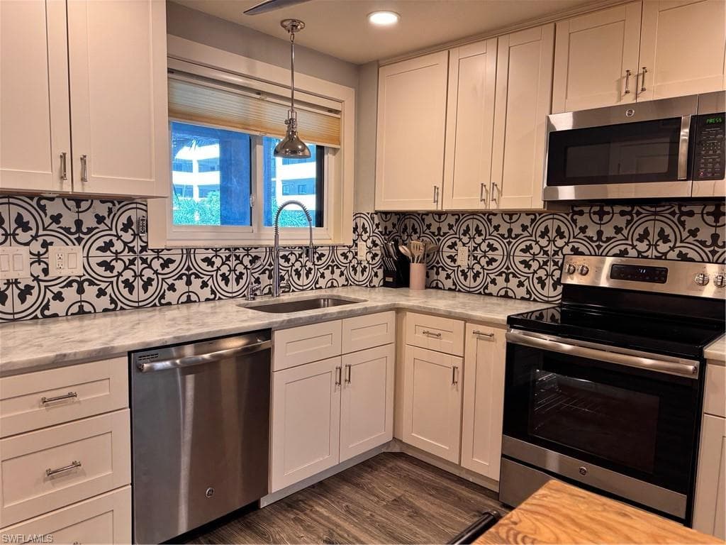 2121 Collier AVE # 220, FORT MYERS FL 33901-2