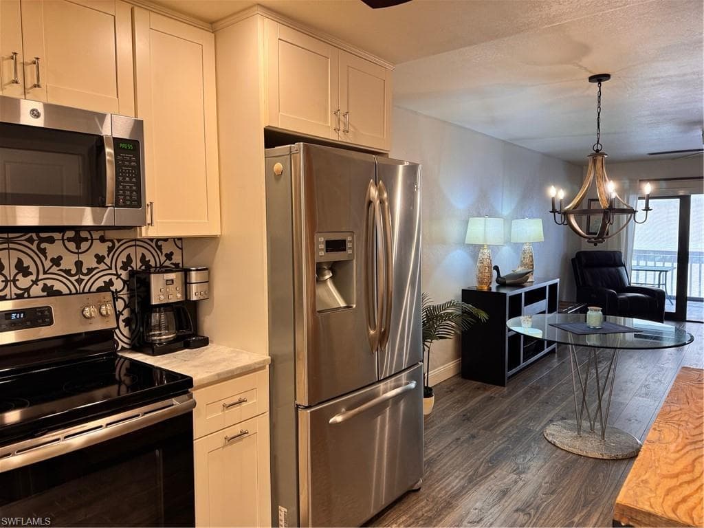 2121 Collier AVE # 220, FORT MYERS FL 33901-4