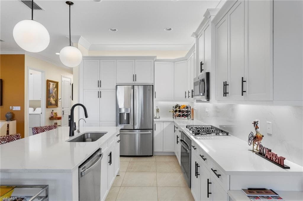 11528 Jacaranda DR, NAPLES FL 34120-16