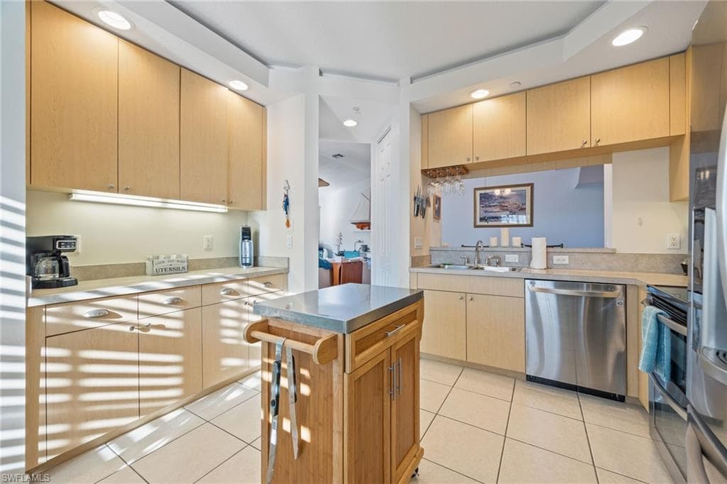 1121 Van Loon Commons CIR # 305, CAPE CORAL FL 33909-20