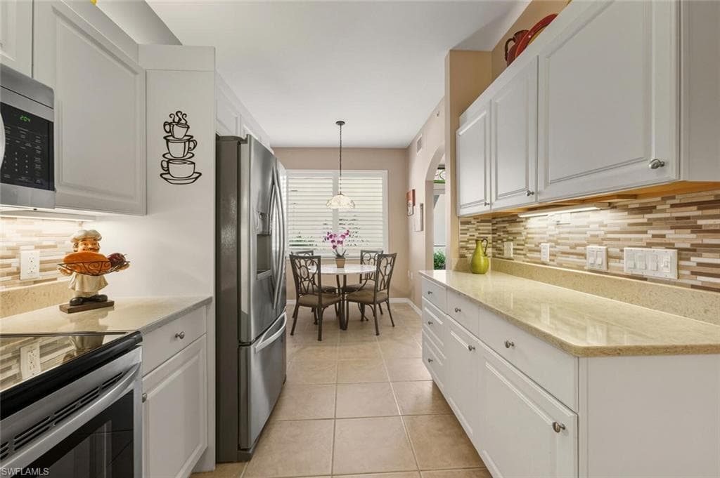 2350 Hidden Lake CT # 3, NAPLES FL 34112-2