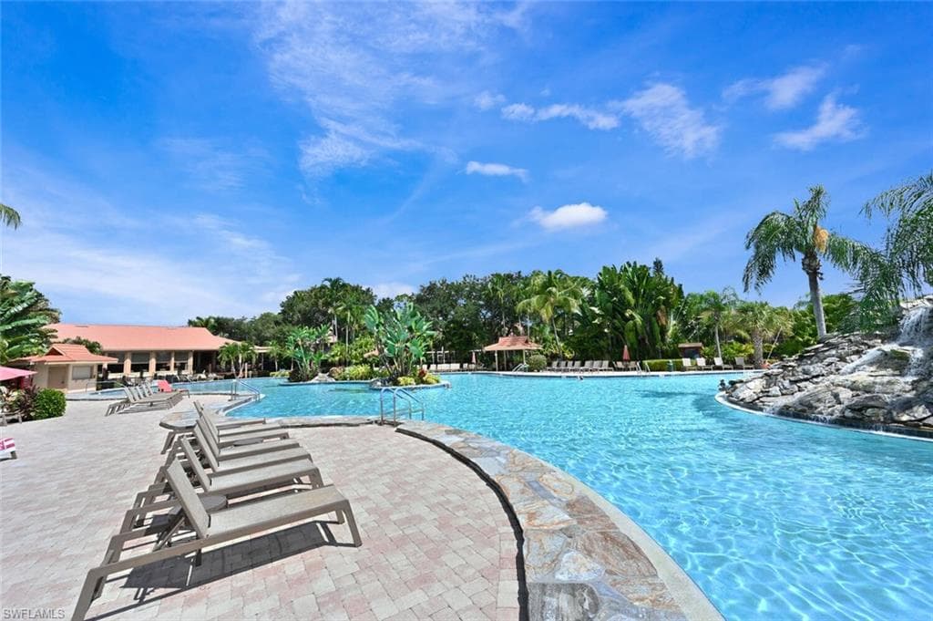 2350 Hidden Lake CT # 3, NAPLES FL 34112-28