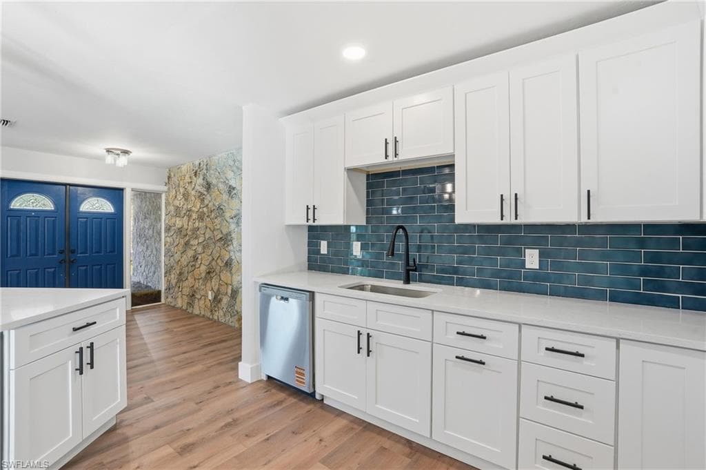 113 E Lake DR, LEHIGH ACRES FL 33936-22