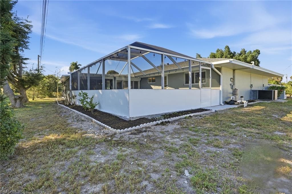 113 E Lake DR, LEHIGH ACRES FL 33936-46