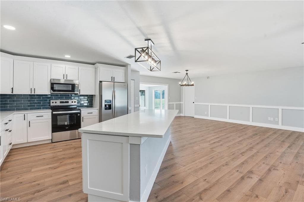 113 E Lake DR, LEHIGH ACRES FL 33936-21