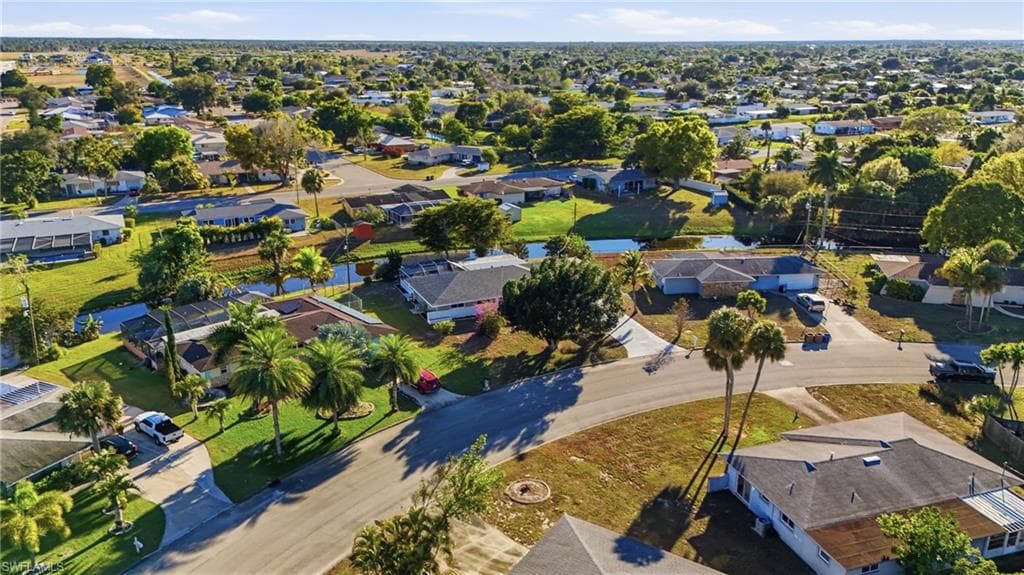 113 E Lake DR, LEHIGH ACRES FL 33936-6