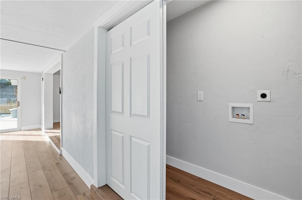 113 E Lake DR, LEHIGH ACRES FL 33936-27