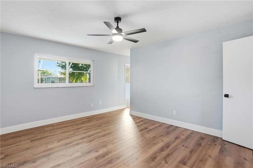 113 E Lake DR, LEHIGH ACRES FL 33936-29