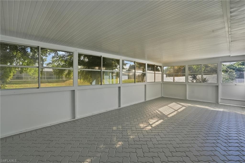 113 E Lake DR, LEHIGH ACRES FL 33936-39