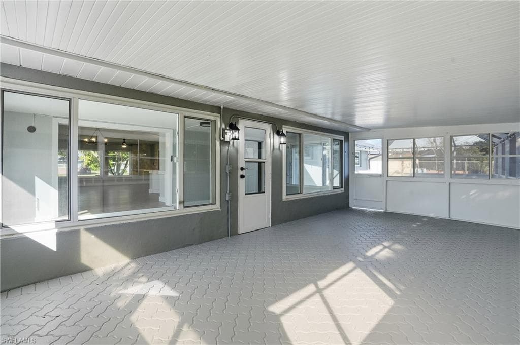 113 E Lake DR, LEHIGH ACRES FL 33936-38