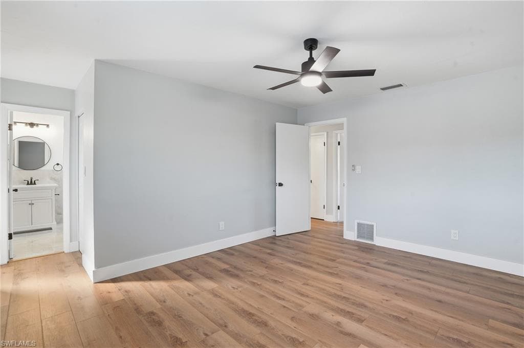 113 E Lake DR, LEHIGH ACRES FL 33936-28