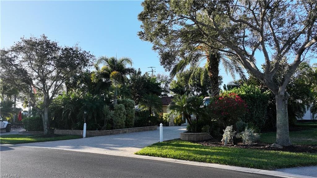 4620 Southern Breeze DR-16