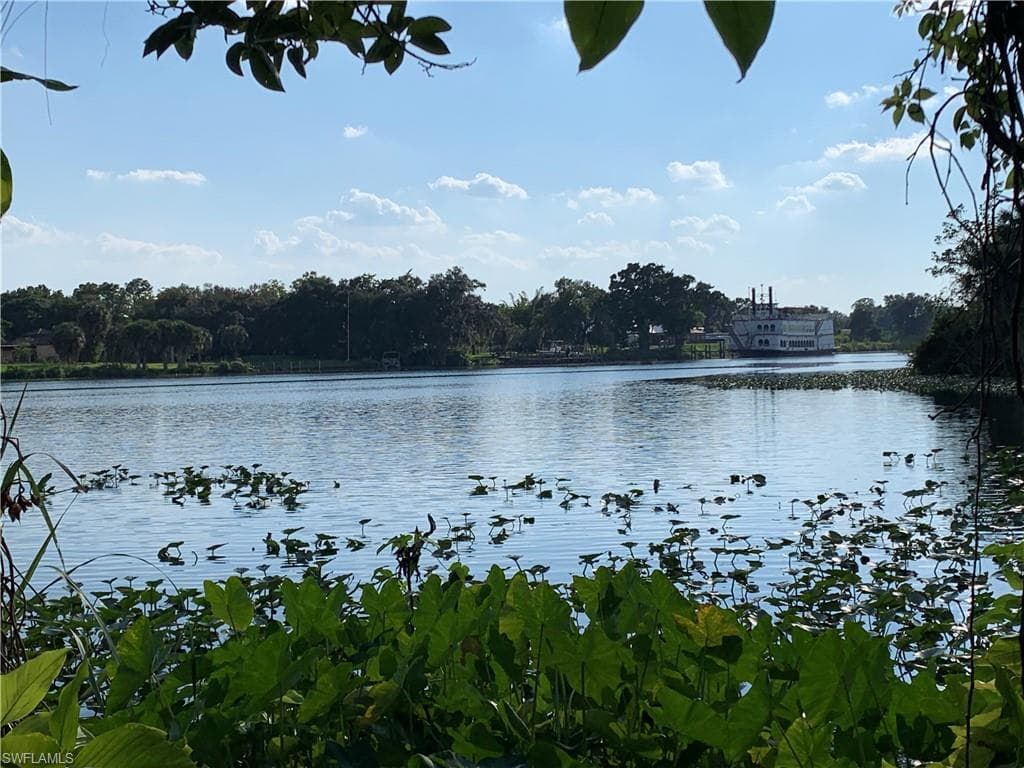 18011 Riverchase CT, ALVA FL 33920-6