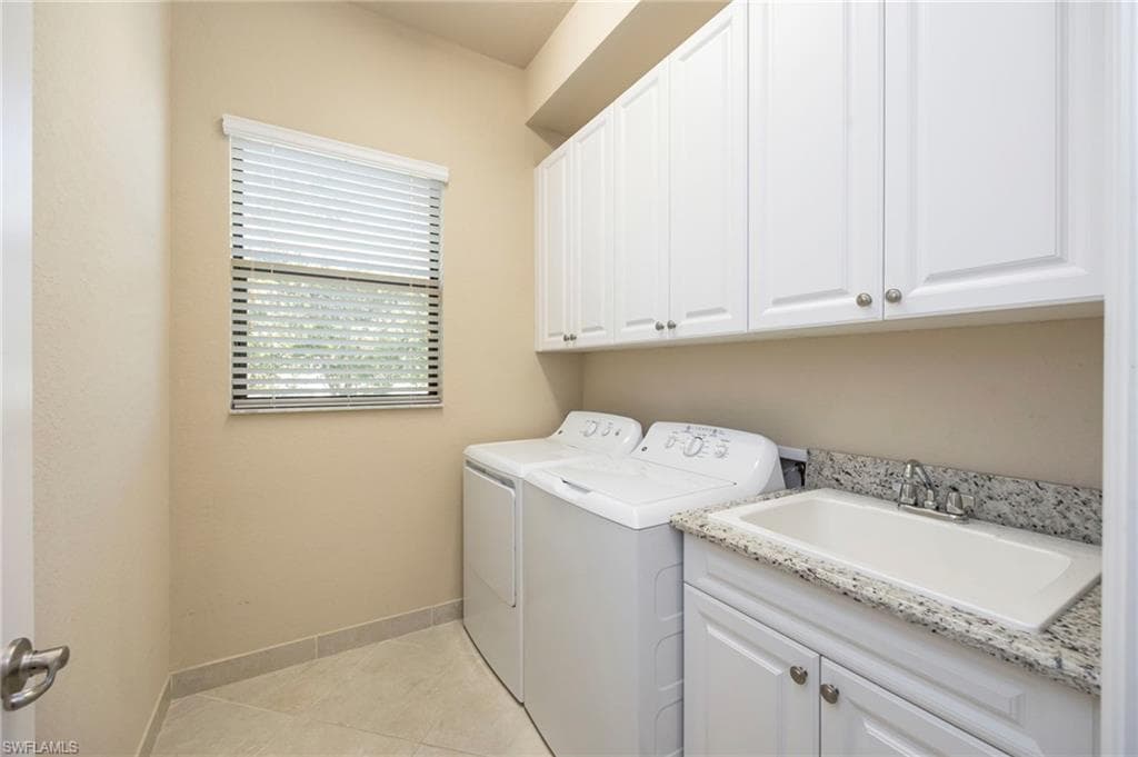13315 Silktail DR, NAPLES FL 34109-21