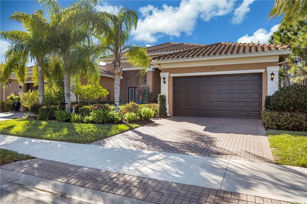 13315 Silktail DR, NAPLES FL 34109-2