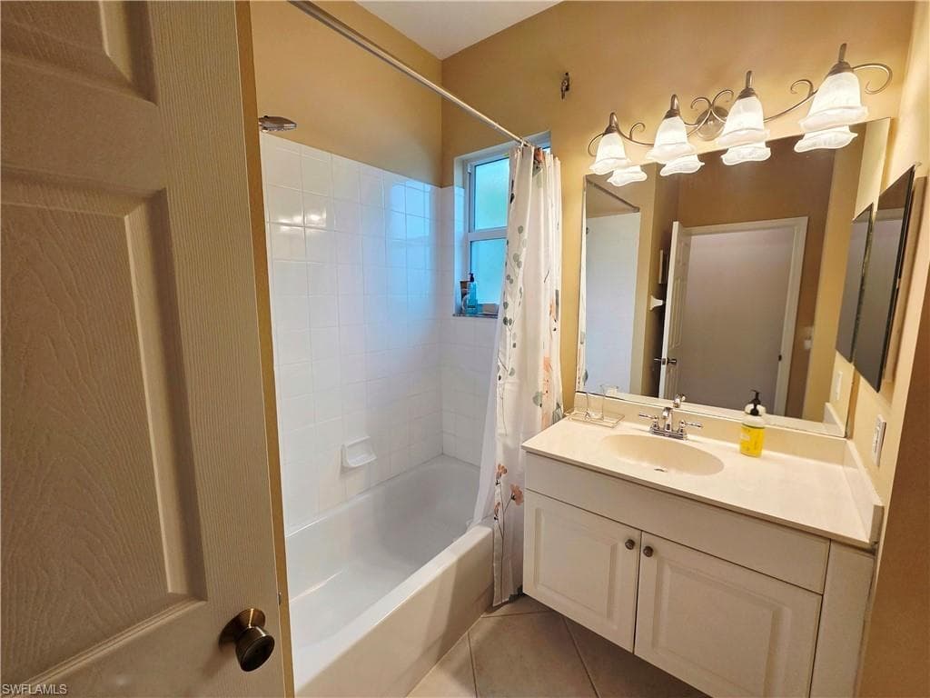 6775 Huntington Lakes CIR # 202, NAPLES FL 34119-23