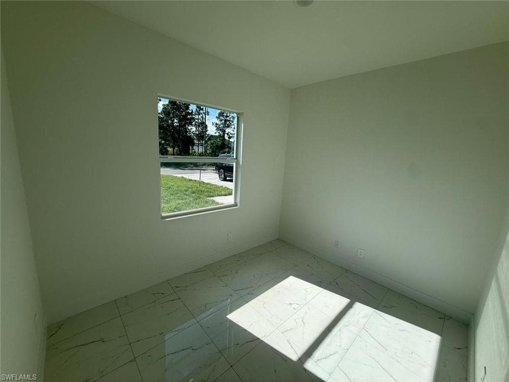 1121 Florence ST E, LEHIGH ACRES FL 33974-26