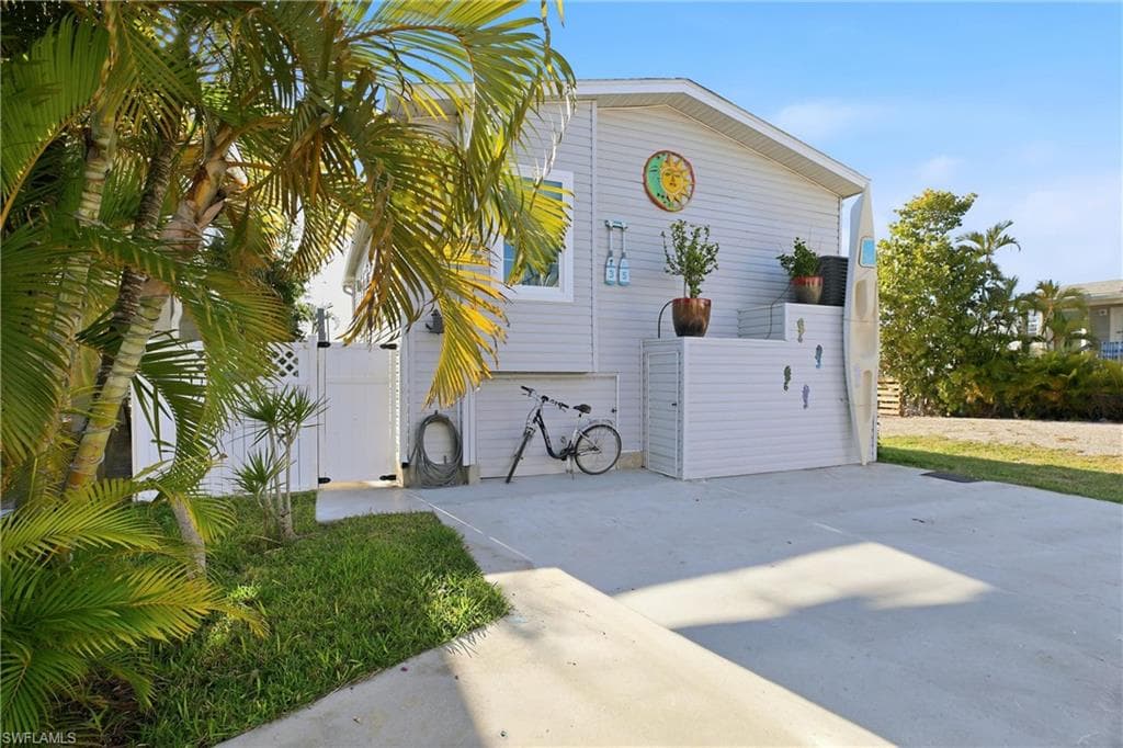 35 Emily LN, FORT MYERS BEACH FL 33931-2