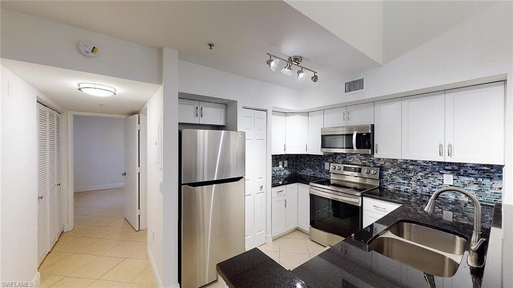 1210 Wildwood Lakes BLVD # 306, NAPLES FL 34104-3