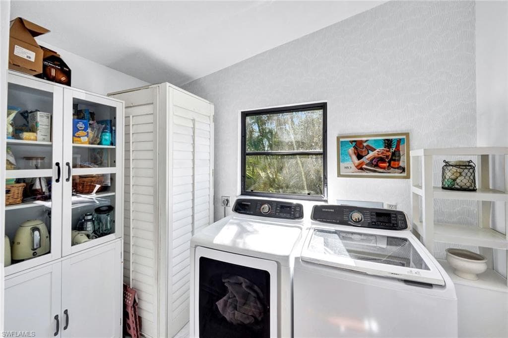 1285 Grand Canal DR-22