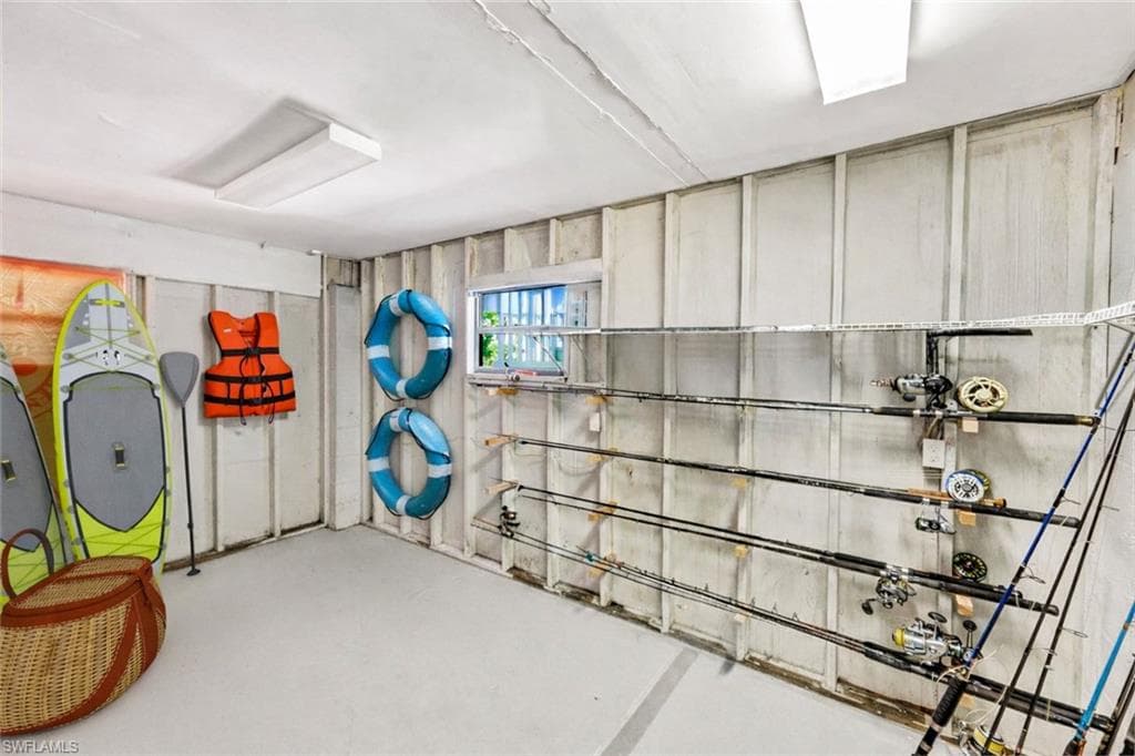 1285 Grand Canal DR-33