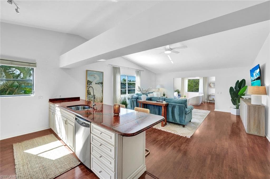 1285 Grand Canal DR-10