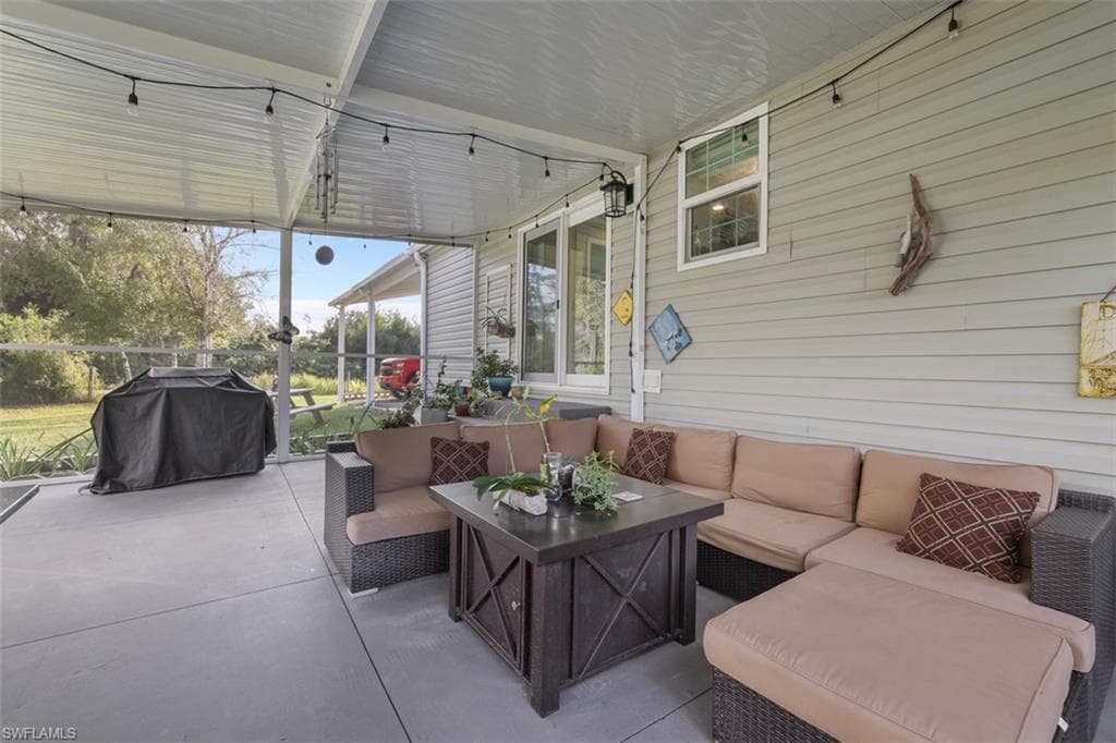 6885 Rich RD, NORTH FORT MYERS FL 33917-16