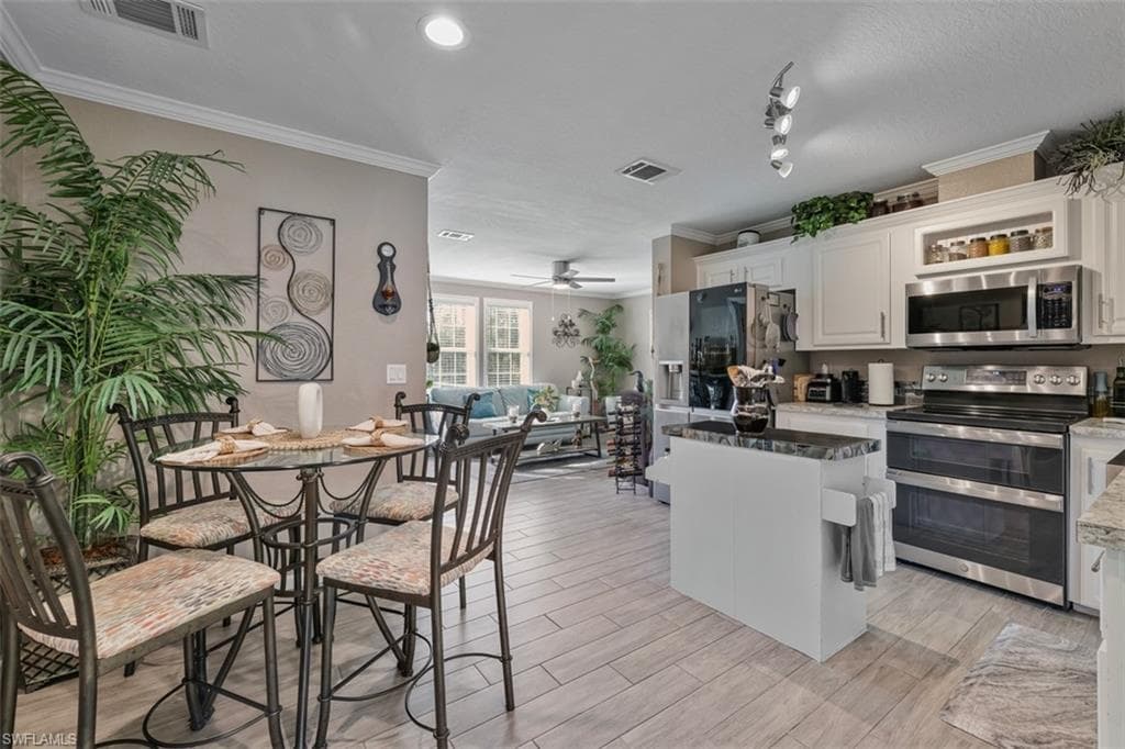 6885 Rich RD, NORTH FORT MYERS FL 33917-6