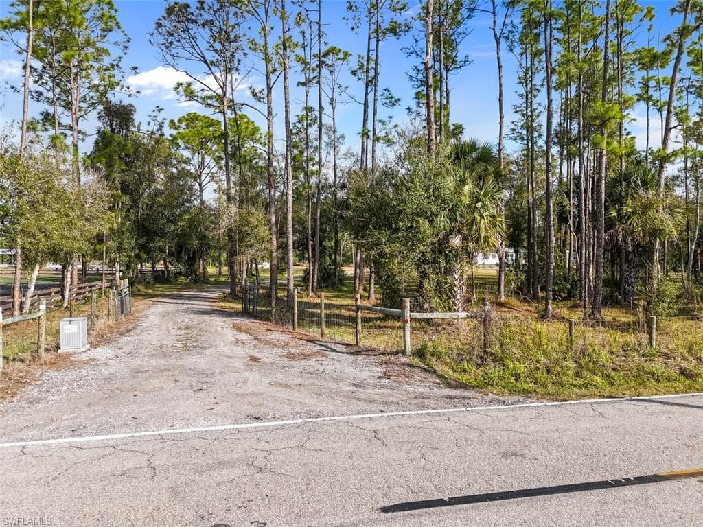 6885 Rich RD, NORTH FORT MYERS FL 33917-23