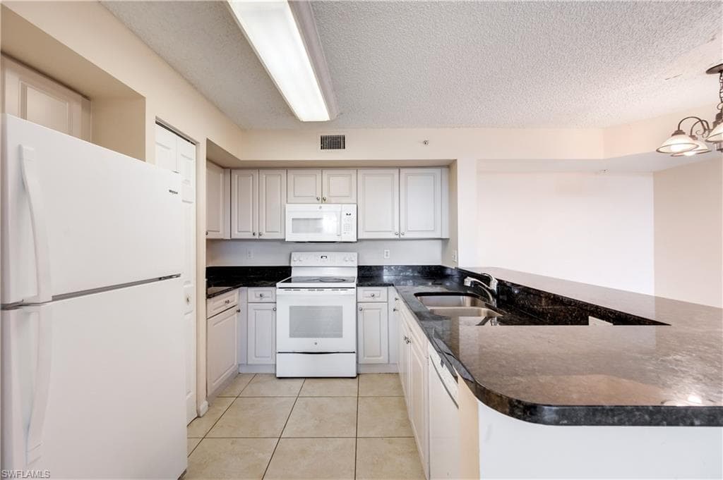 1210 Wildwood Lakes BLVD # 106, NAPLES FL 34104-16