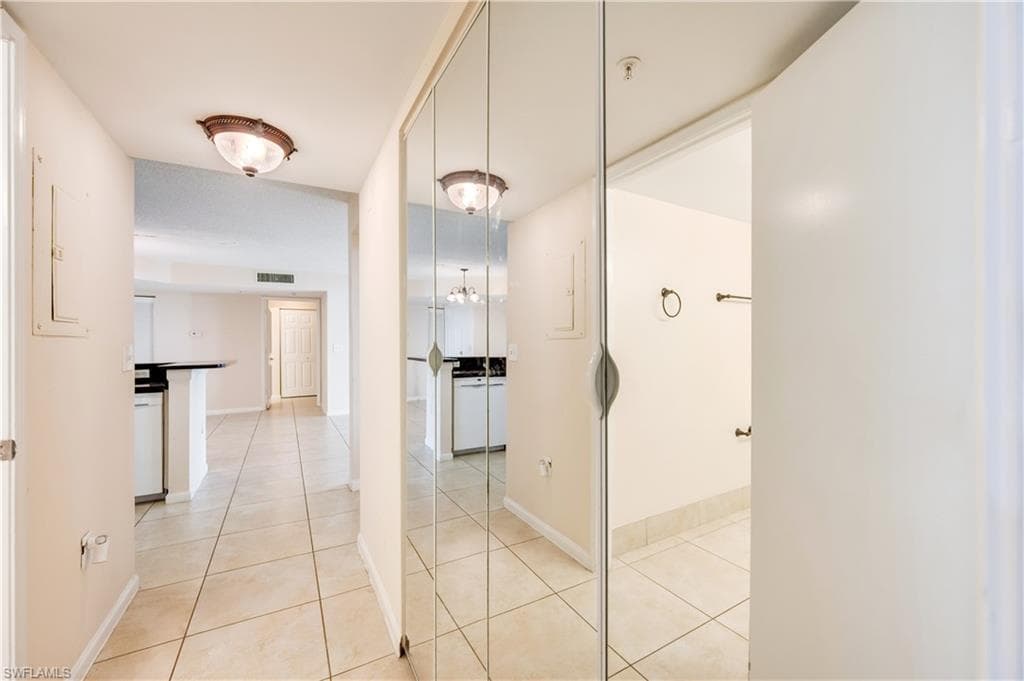 1210 Wildwood Lakes BLVD # 106, NAPLES FL 34104-4