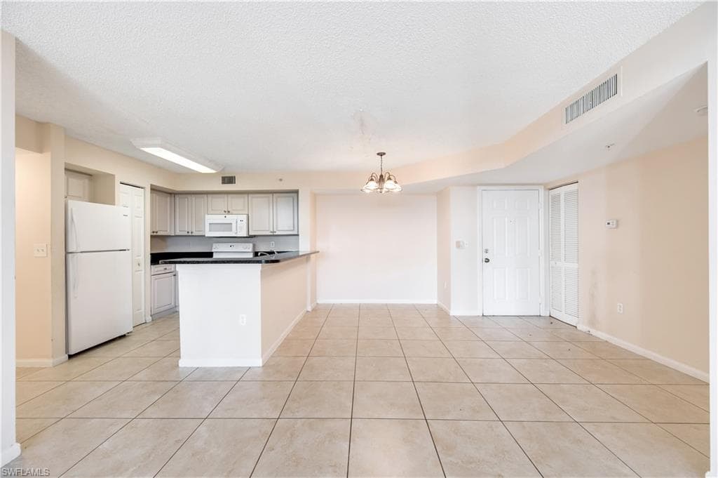 1210 Wildwood Lakes BLVD # 106, NAPLES FL 34104-29