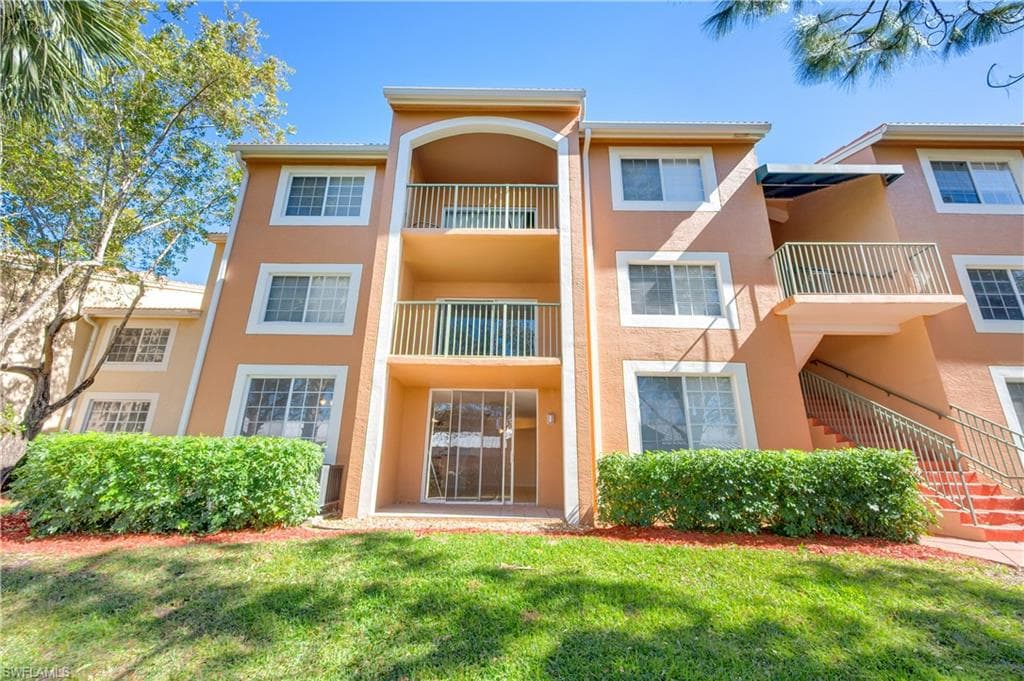 1210 Wildwood Lakes BLVD # 106, NAPLES FL 34104-10