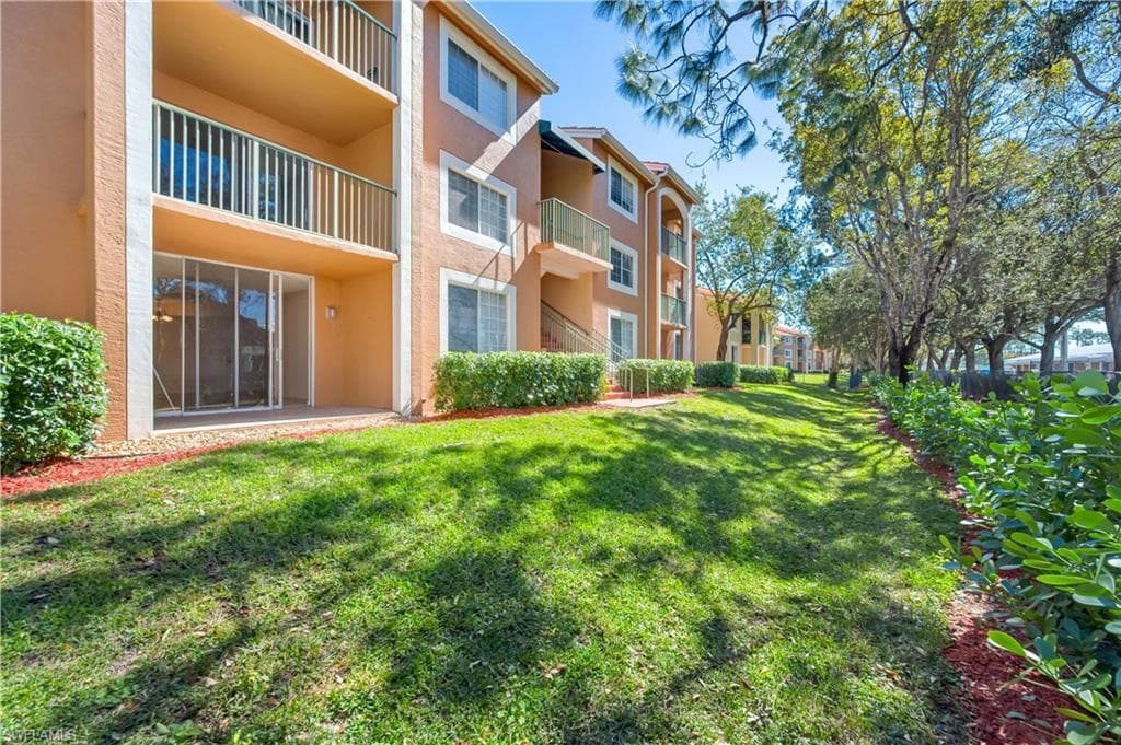 1210 Wildwood Lakes BLVD # 106, NAPLES FL 34104-18