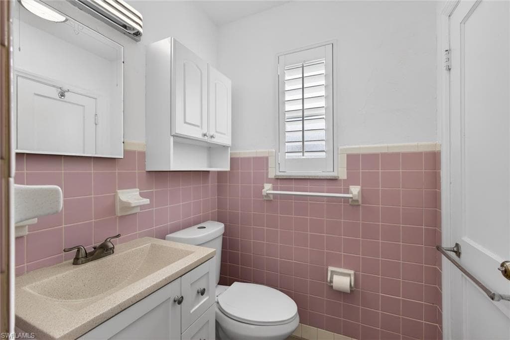 1420 Maravilla AVE-35